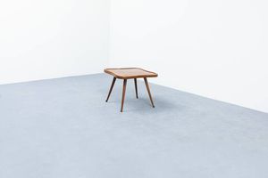 PAOLO BUFFA  attribuito - Tavolino in legno di noce. Anni '50 cm 47x58x58