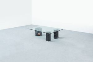 CASIGLIANI - Tavolino con supporti in marmo  piano in vetro. Anni '80 cm 32x75x110