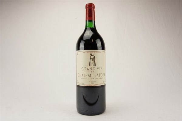 Château Latour 1982  - Asta L'Arte del Collezionare - Vini italiani e francesi da cantine selezionate - Associazione Nazionale - Case d'Asta italiane