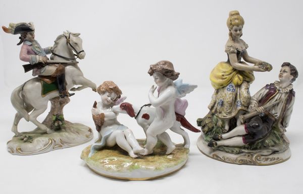 Tre sculture in porcellana policroma  - Asta Dipinti, Icone e Arredi Antichi - Associazione Nazionale - Case d'Asta italiane