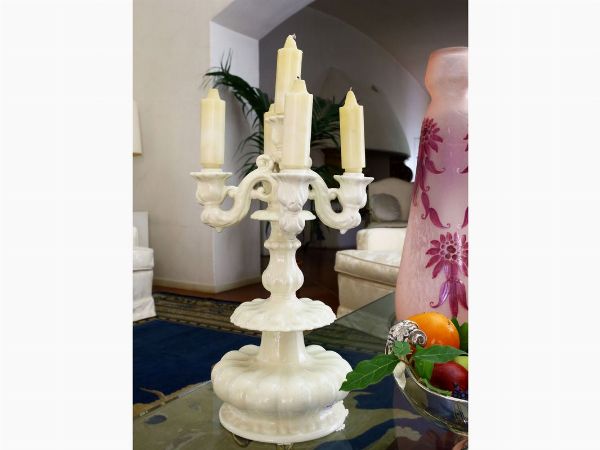 Coppia di candelabri in ceramica  - Asta Arredi e Dipinti Antichi da una villa a Fiesole - Associazione Nazionale - Case d'Asta italiane