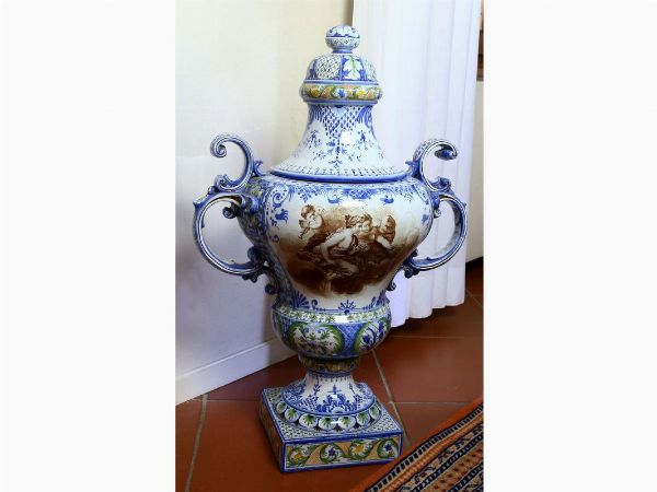 Grande vaso in maiolica  - Asta Arredi e Dipinti Antichi da una villa a Fiesole - Associazione Nazionale - Case d'Asta italiane
