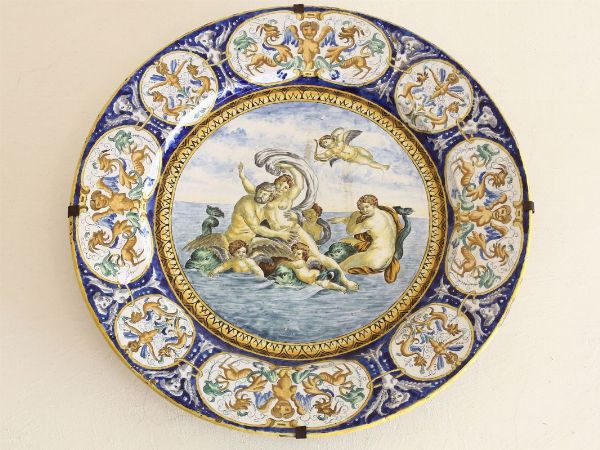 Piatto da parata in ceramica  - Asta Arredi e Dipinti Antichi da una villa a Fiesole - Associazione Nazionale - Case d'Asta italiane