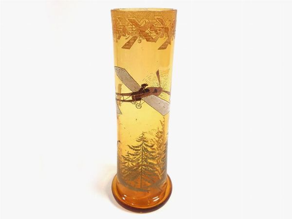 Un vaso Legras in vetro color ambra  - Asta Arredi e Dipinti Antichi da una villa a Fiesole - Associazione Nazionale - Case d'Asta italiane