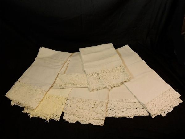 Lotto di asciugamani in lino bianco  - Asta Arredi e Dipinti Antichi da una villa a Fiesole - Associazione Nazionale - Case d'Asta italiane