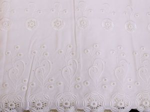 Parure matrimoniale in misto lino bianco ricamato  - Asta Arredi e Dipinti Antichi da una villa a Fiesole - Associazione Nazionale - Case d'Asta italiane