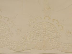Parure matrimoniale in lino bianco  - Asta Arredi e Dipinti Antichi da una villa a Fiesole - Associazione Nazionale - Case d'Asta italiane