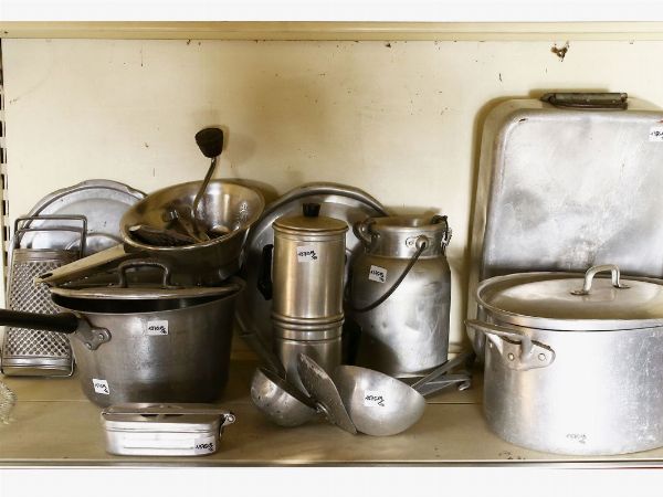 Batteria da cucina in alluminio  - Asta La Collezione di Muccia Breda - Villa Don a Borbiago di Mira (Venezia) - Associazione Nazionale - Case d'Asta italiane