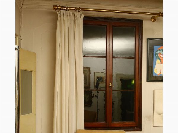 Tre tende in tessuto bianco  - Asta La Collezione di Muccia Breda - Villa Don a Borbiago di Mira (Venezia) - Associazione Nazionale - Case d'Asta italiane