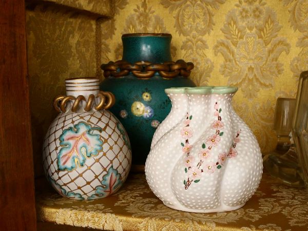 Tre vasi in ceramica Deruta  - Asta La Collezione di Muccia Breda - Villa Don a Borbiago di Mira (Venezia) - Associazione Nazionale - Case d'Asta italiane