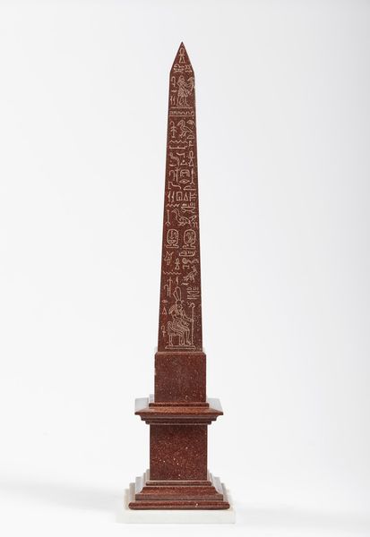 MANIFATTURA DEL XIX-XX SECOLO : Grande obelisco in marmo con geroglifici all'egizia.  - Asta ASTA 345 ARTE ANTICA  - Associazione Nazionale - Case d'Asta italiane