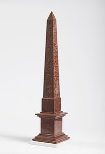 MANIFATTURA DEL XIX-XX SECOLO - Grande obelisco in marmo con geroglifici all'egizia.