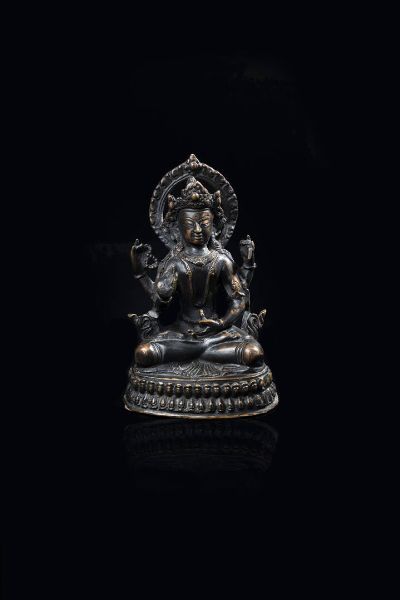 BUDDHA : Buddha in bronzo brunito seduto nella posizione del loto  Cina  XX secolo. h cm 18 5x12  - Asta Asta 197 Arte orientale - Associazione Nazionale - Case d'Asta italiane