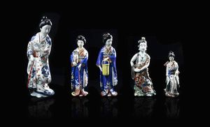 LOTTO DI CINQUE PERSONAGGI - Lotto di cinque personaggi Dignitario e Guanyin a smalti policromi  Giappone  fine XIX secolo.  h cm 28x9 h cm  [..]