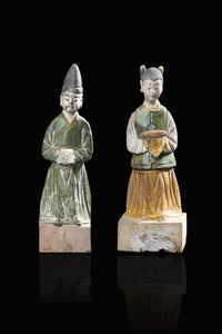 COPPIA DI SCULTURE - Coppia di dignitari in terracotta policroma  Cina  dinastia Ming  XVI secolo. h cm 26 h cm 29