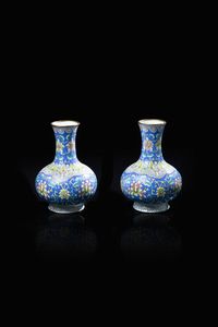 COPPIA DI VASI - Coppia di vasi in smalto Canton  Cina  XX secolo. h cm 20 5x14
