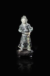 FIGURA DI GUANDI - Figura di Guandi in porcellana Famiglia Verde  Cina dinastia Qing  XIX secolo. h cm 27x11