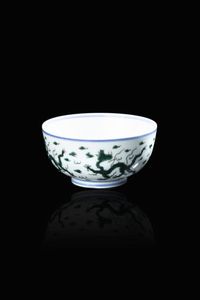 CIOTOLA IN PORCELLANA - Ciotola in porcellana con decoro di drago fra le nuvole  Cina  dinastia Qing  XIX secolo. h cm 7x14 5