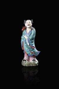 FIGURA DI SAGGIO - Figura di saggio in porcellana policroma  Cina  Repubblica  XX secolo. h cm 30x11