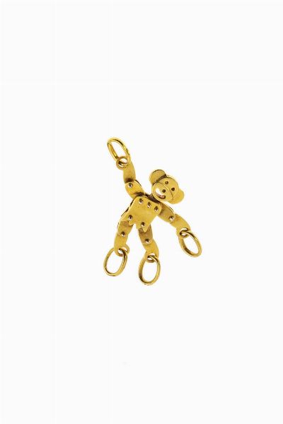 POMELLATO : Peso gr 5 4 cm 3x1 5 Ciondolo in oro giallo  firmato Pomellato  a forma di scimmietta con arti e testa mobili  - Asta Asta 196 Gioielli - Associazione Nazionale - Case d'Asta italiane