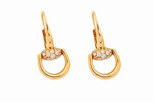 GUCCI - Peso gr 11 6 Coppia di orecchini in oro rosa  ad amo  firmati Gucci  a forma di staffa  con diamanti taglio brillante  [..]