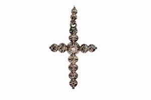 CIONDOLO - Peso gr 7 5 in oro a bassa caratura ed argento  XVIII secolo  a forma di croce con rosette di diamanti per totali  [..]