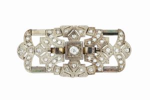 SPILLA - Peso gr 11 8 cm 2x4 in oro bianco  anni '30  con diamanti taglio brillante di vecchio taglio e rosette per ct  [..]