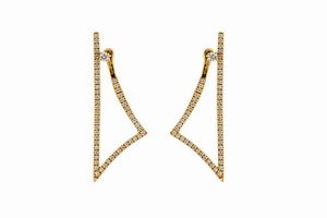 COPPIA DI ORECCHINI - Peso gr 7 3 pendenti  in oro rosa  di forma geometrica con profili in diamanti taglio brillante per totali ct  [..]