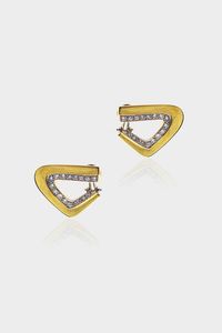 COPPIA DI ORECCHINI - Peso gr 15 0 in oro giallo 14 Kt  di forma geometrica con diamanti taglio brillante per totali ct 0 65 ca