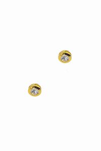 COPPIA DI ORECCHINI - Peso gr 2 2 in oro giallo con due diamanti taglio brillante per totali ct 0 40 ca
