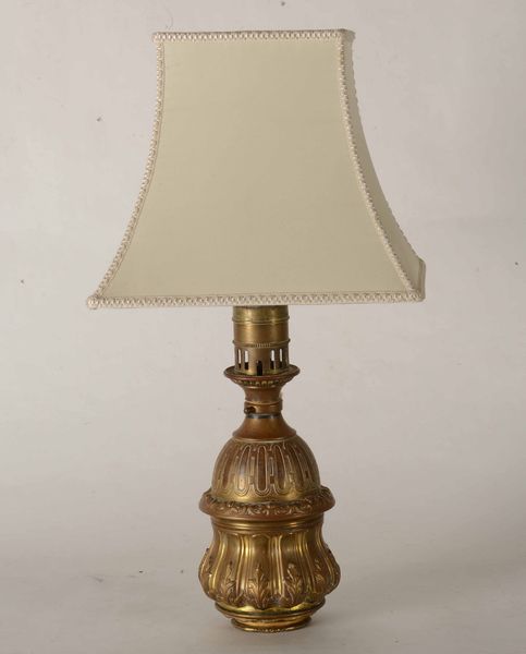 Vaso in metallo dorato montato a lampada  - Asta Una Propriet Lombarda | Cambi Time - Associazione Nazionale - Case d'Asta italiane
