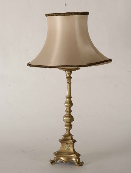 Candeliere in bronzo dorato. XIX secolo  - Asta Una Propriet Lombarda | Cambi Time - Associazione Nazionale - Case d'Asta italiane