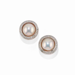 Due coppie di orecchini con perle e diamanti  - Asta Love is in the air / Gioielli - Associazione Nazionale - Case d'Asta italiane