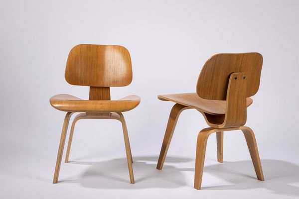 ,Charles & Ray Eames : Due sedie modello LCW  - Asta Design e Arti Decorative - Associazione Nazionale - Case d'Asta italiane