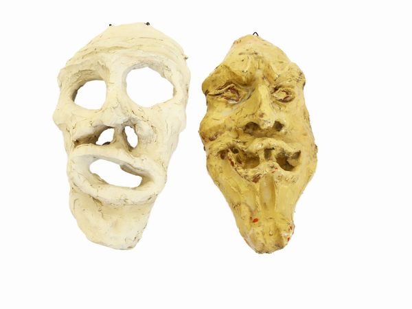 Due maschere in gres e terracotta smaltata  - Asta Curiosit siciliane e strumenti musicali da Casa D'Agata - Associazione Nazionale - Case d'Asta italiane