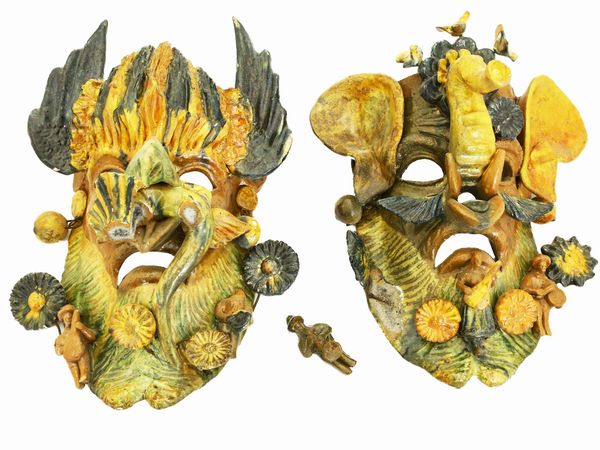 Due mascheroni in terracotta smaltata  - Asta Curiosit siciliane e strumenti musicali da Casa D'Agata - Associazione Nazionale - Case d'Asta italiane