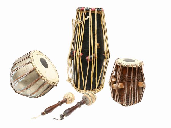 Tre tamburi indiani  - Asta Curiosit siciliane e strumenti musicali da Casa D'Agata - Associazione Nazionale - Case d'Asta italiane