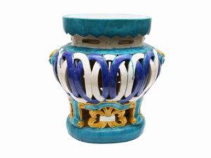 Sgabello in ceramica smaltata  - Asta Curiosit siciliane e strumenti musicali da Casa D'Agata - Associazione Nazionale - Case d'Asta italiane