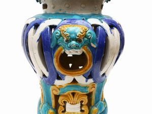 Sgabello in ceramica smaltata  - Asta Curiosit siciliane e strumenti musicali da Casa D'Agata - Associazione Nazionale - Case d'Asta italiane