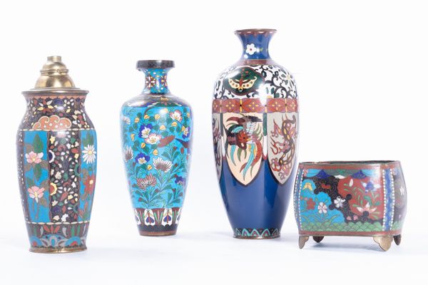 Lotto composto da quattro vasi cloisonn, Giappone periodo Meiji  - Asta Arte Orientale - Associazione Nazionale - Case d'Asta italiane