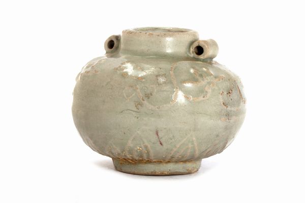 Piccola potiche in ceramica Longquan Celadon, Cina periodo Song - Yuan, secoli XIII - XIV  - Asta Arte Orientale - Associazione Nazionale - Case d'Asta italiane