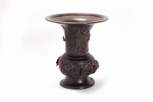 Vaso in bronzo con ampio orlo svasato, Cina fine dinastia Ming  - Asta Arte Orientale - Associazione Nazionale - Case d'Asta italiane