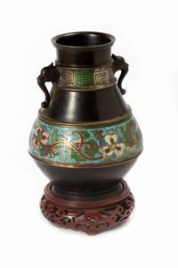 Vaso in bronzo e smalti cloisonn, Giappone periodo Meiji  - Asta Arte Orientale - Associazione Nazionale - Case d'Asta italiane