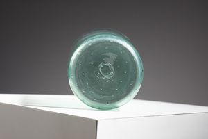 MANIFATTURA MURANESE : Vaso in vetro verdino trasparente decorato con bolle daria regolari  - Asta Asta 351 | Design - Associazione Nazionale - Case d'Asta italiane