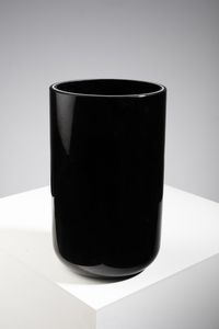 VISTOSI LUCIANO (1931 - 2010) - Vaso in vetro nero incamiciato della serie Welma per Vetreria Vistosi