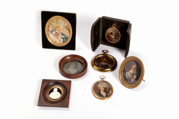 Lotto composto da sette miniature di materiali ed epoche diverse, secoli XVIII-XIX  - Asta Incanti d'Arte - Associazione Nazionale - Case d'Asta italiane