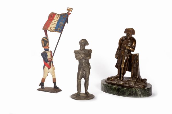 Lotto composto da due soldatini e una piccola scultura in bronzo, inizi secolo XX  - Asta Incanti d'Arte - Associazione Nazionale - Case d'Asta italiane
