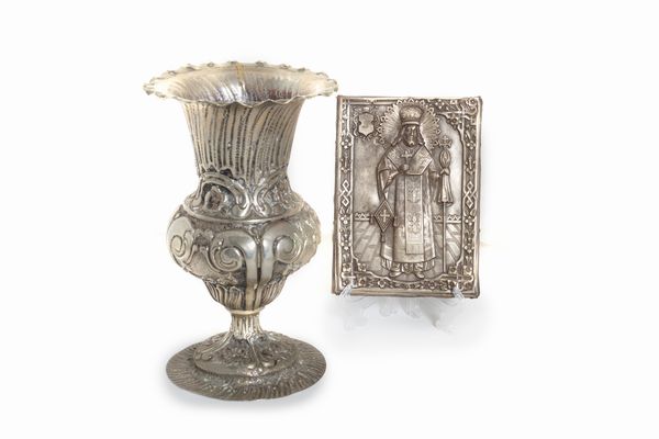 Lotto composto da un vaso e una icona in metallo, secolo XIX  - Asta Incanti d'Arte - Associazione Nazionale - Case d'Asta italiane