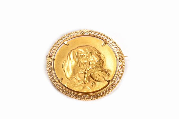 Spilla circolare in oro 18 k, 1960-70 circa  - Asta Incanti d'Arte - Associazione Nazionale - Case d'Asta italiane