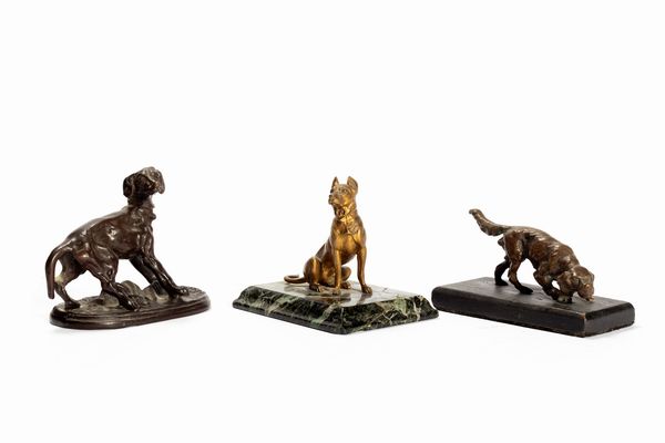 Lotto di tre sculture in bronzo raffiguranti cani, fine secolo XIX - inizi secolo XX  - Asta Incanti d'Arte - Associazione Nazionale - Case d'Asta italiane